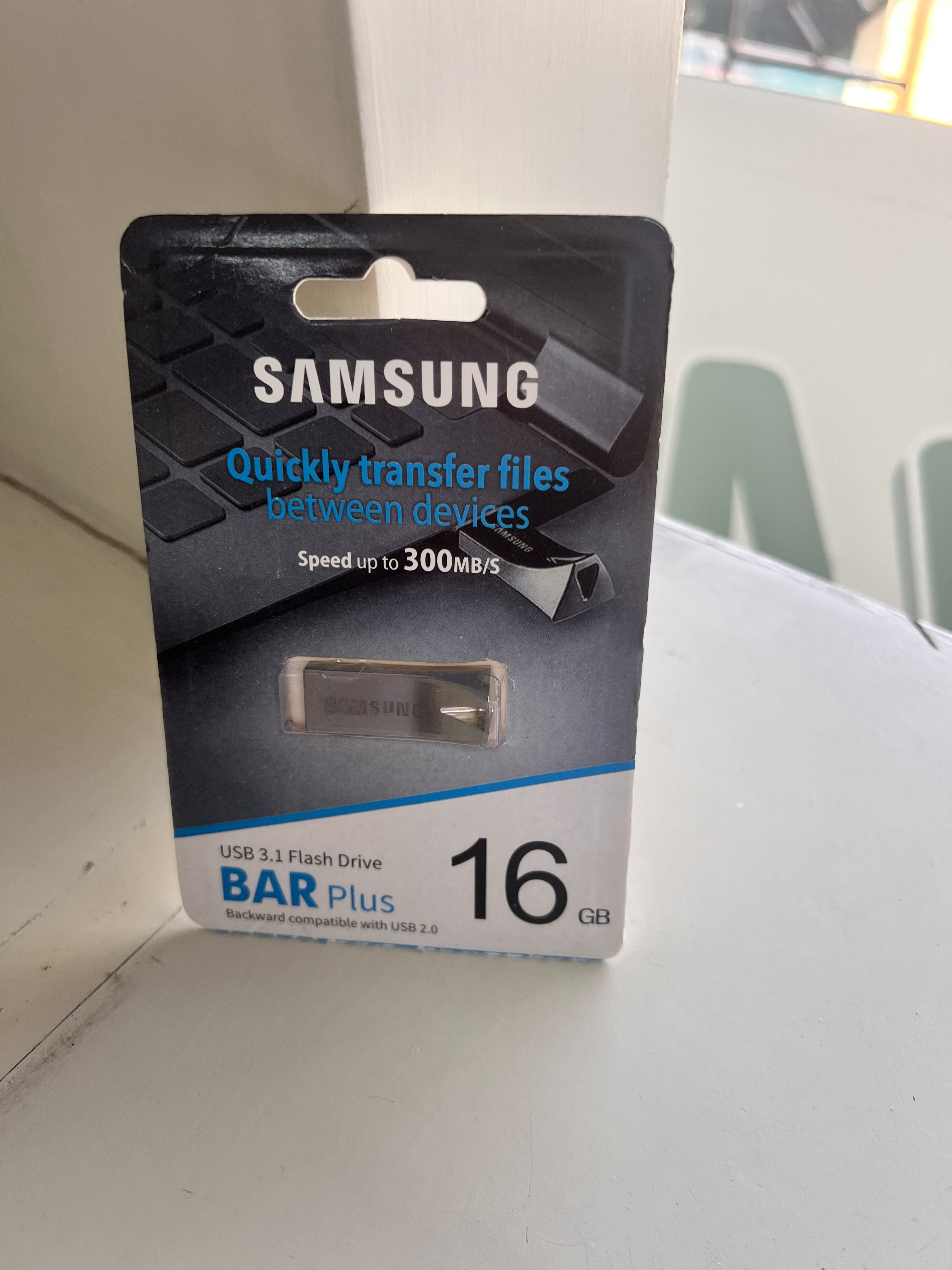 Samsung 16 GB Flash Drive
